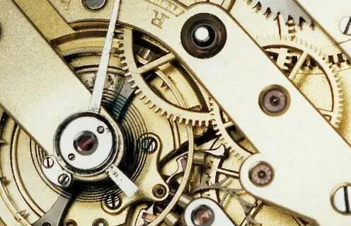 手表突然走得很快的原因是什么?